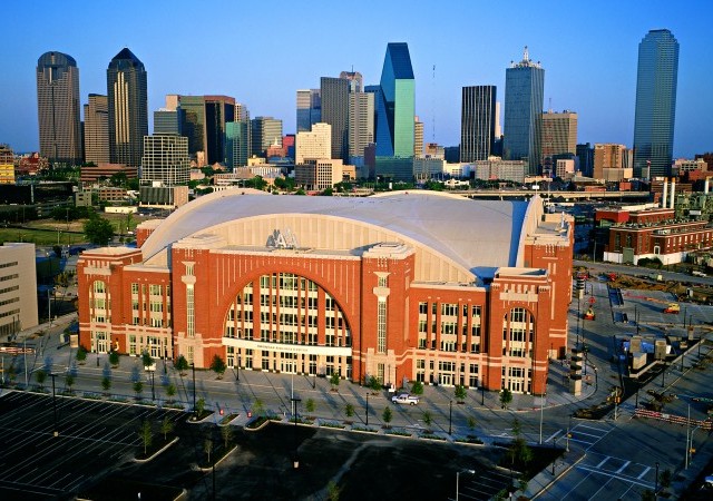 american_airlines_center_acdc_2016.jpg