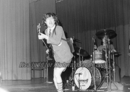 Angus_ACDC_1975.jpg