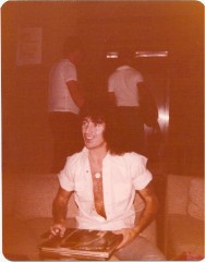 BON_SIGNING_ALBUMS_st_louis_1.7.79.jpg