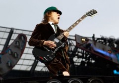 angus_young_acdc_manchester.jpg