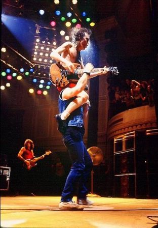Brian Johnson et Angus Young
