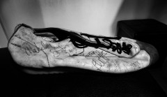 Shoe_signed_by_Band_2.jpg